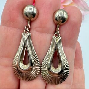 Vintage Long Open Oval Loop Textured Screw Back Earrings Silver Tone Fan Wing